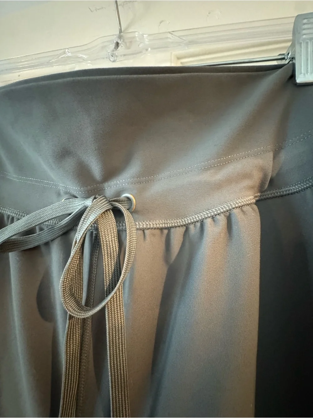 Old Navy Women’s Sage Green Drawstring Joggers - Picture 2 of 5